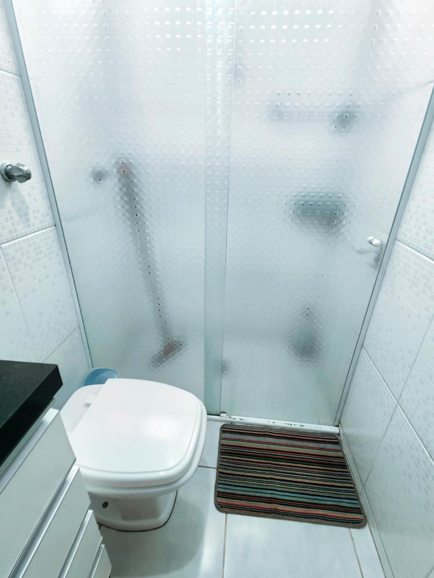 Apartamento No Centro Do Florianopolis. Todos Os Moveis E Ventiladores, Wi-fi, Cozinha Completa, Acomoda Ate 4 Pessoas. No Coracao De Perto De Tudo! Desfrute Do Centro E Trapeche De Beiramar Norte De Floripa Com Uma Bela Caminhada . *