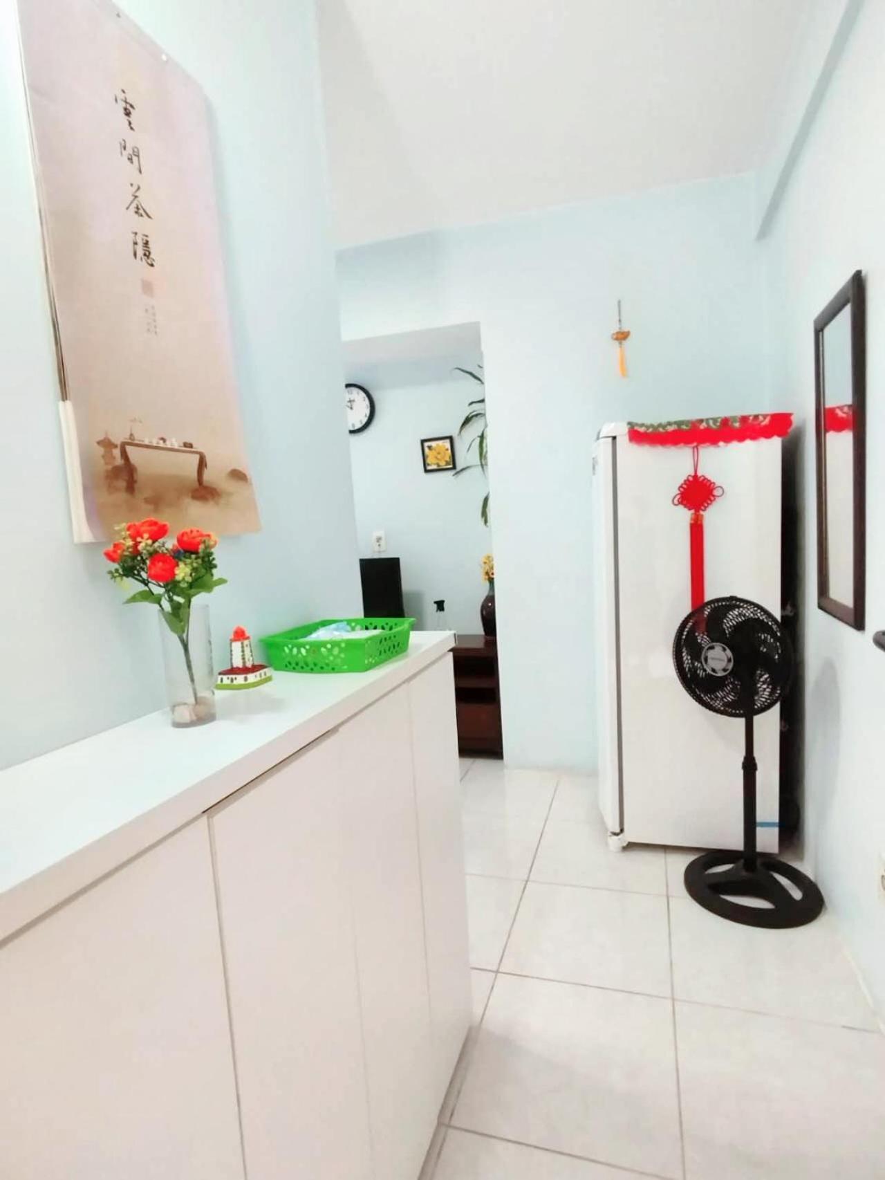 Apartamento No Centro Do Florianopolis. Todos Os Moveis E Ventiladores, Wi-fi, Cozinha Completa, Acomoda Ate 4 Pessoas. No Coracao De Perto De Tudo! Desfrute Do Centro E Trapeche De Beiramar Norte De Floripa Com Uma Bela Caminhada . * Florianopolis