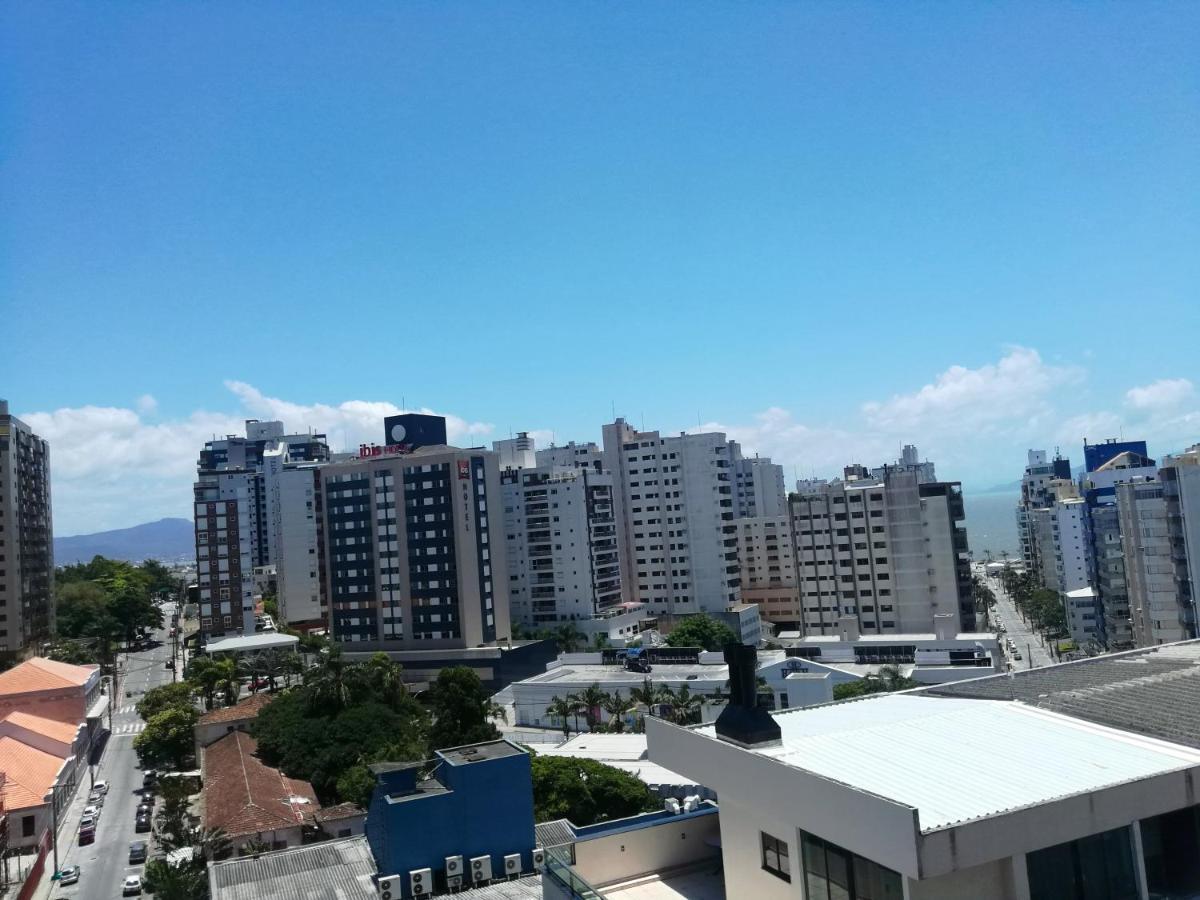 Apartamento Apartamento No Centro Do Florianópolis. Todos Os Móveis E Ventiladores, Wi-fi, Cozinha Completa, Acomoda Até 4 Pessoas. No Coração De Perto De Tudo! Desfrute Do Centro E Trapeche De Beiramar Norte De Floripa Com Uma Bela Caminhada .